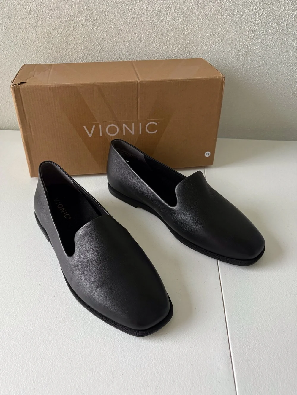 Vionic Willa‎ 2.0  9 Wide Black Leather Comfort Flats Arch Support Casual Office